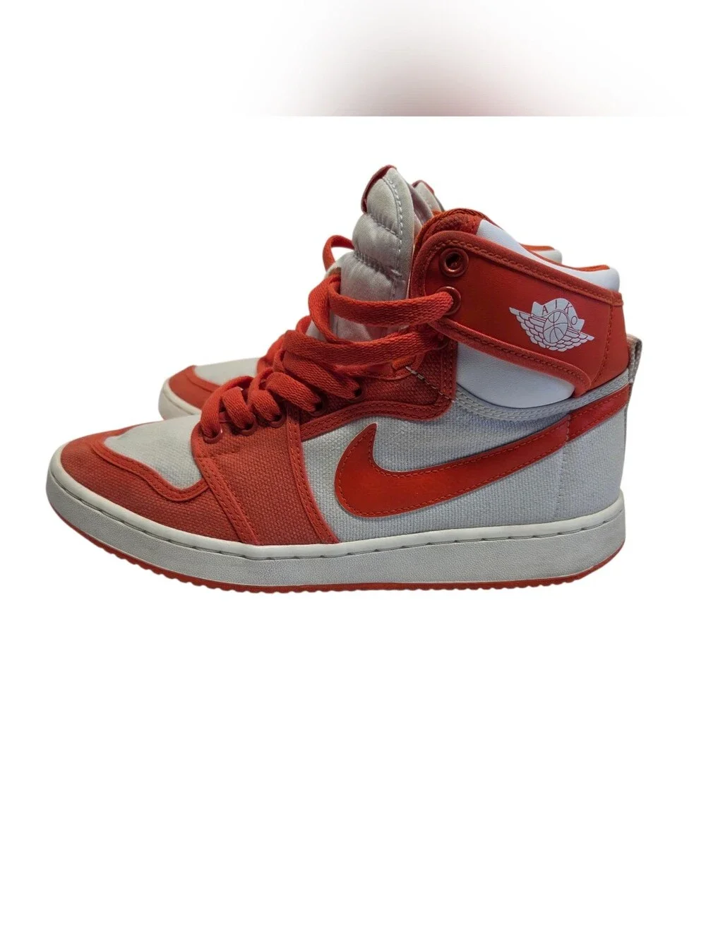 Nike High-Top Sneakers in Orange and White. Size 7